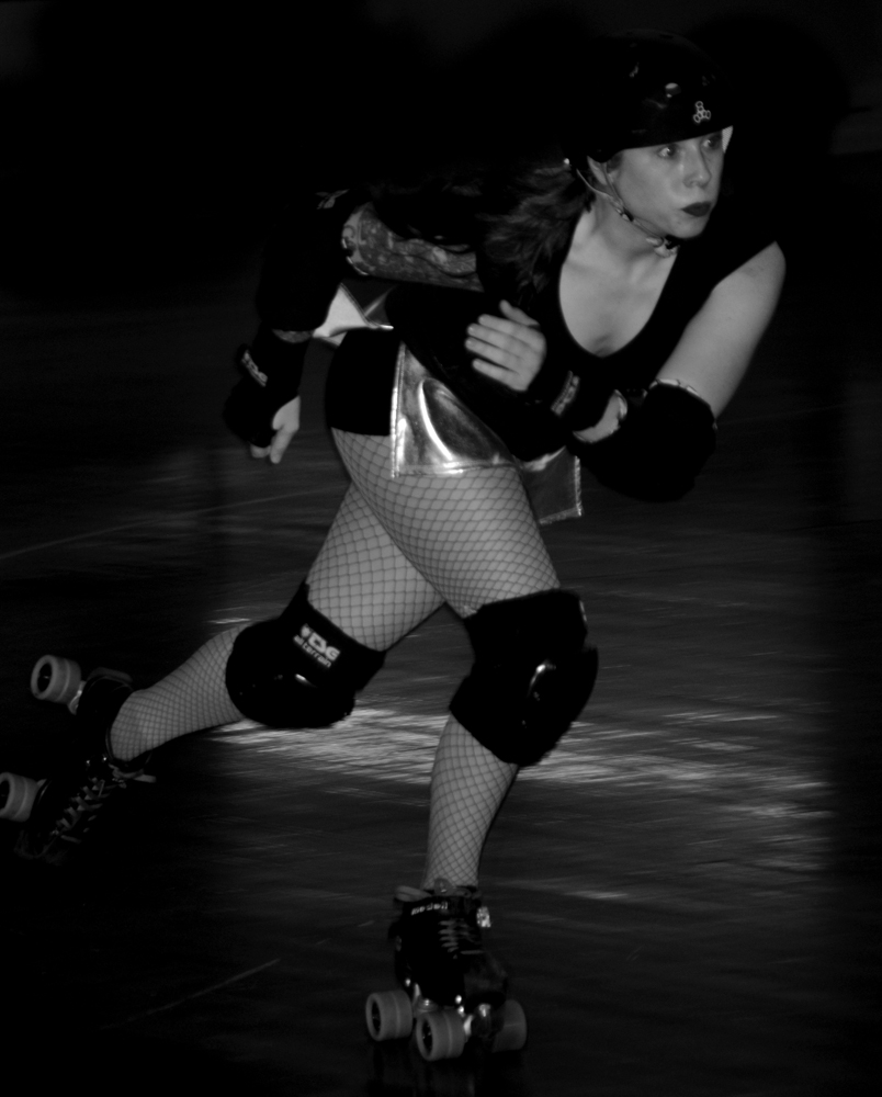 Pin-up Ghoul Action Pin-Up Ghoul roller derby action shot